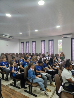 Alunos do CEAD visitam a Câmara Municipal em atividade do projeto Câmara Estudantil