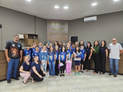 Alunos do CEAD visitam a Câmara Municipal em atividade do projeto Câmara Estudantil